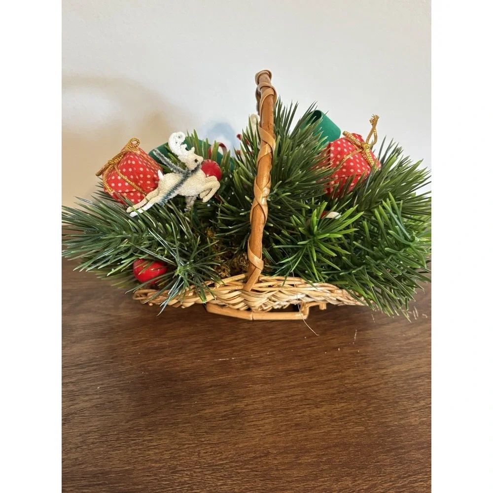 Vintage‎ Basket Small Christmas Plastic Pine Needles Flocked Deer 80s Holiday